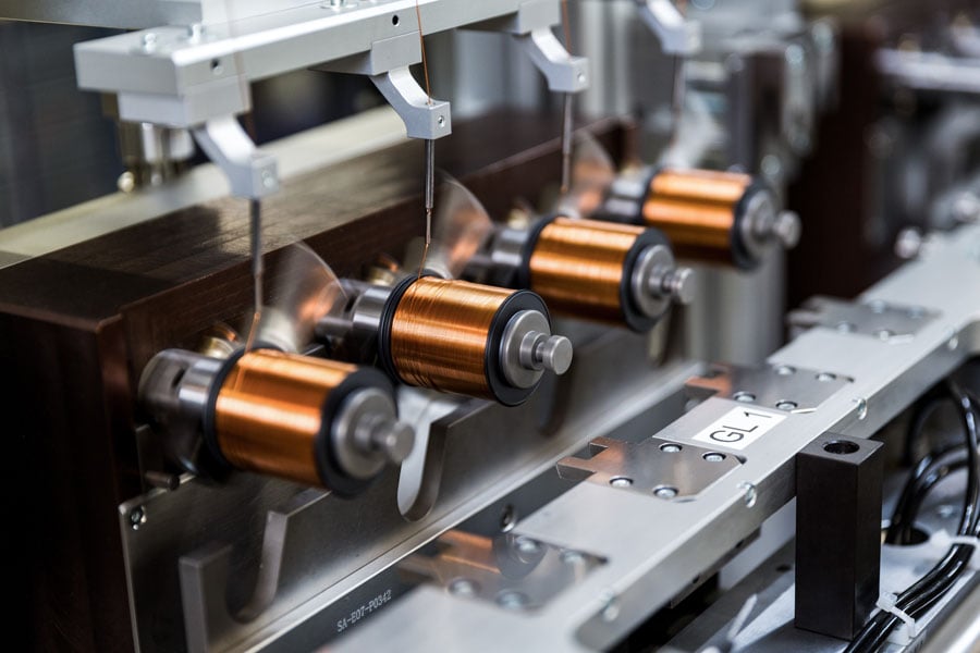 De wikkeltechniek creëert een geometrische structuur van één of meer windingen, die vervolgens een gedefinieerd magnetisch veld opwekt. Afhankelijk van het type en de geometrie wordt de wikkeltechniek in verschillende groepen onderverdeeld.