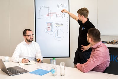 Effectieve communicatie en uitstekende klantenservice zijn essentiële aspecten van een professionele spoelfabrikant. De fabrikant moet responsief zijn op uw vragen en duidelijke en tijdige informatie verstrekken. Ze moeten ook bereid zijn om eventuele zorgen of problemen aan te pakken die zich tijdens het productieproces kunnen voordoen.