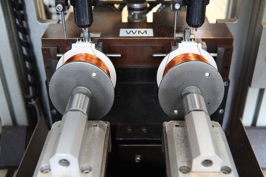 Binnen de wereld van elektrische spoelen heerst er onder ingenieurs vaak een veelvoorkomend misverstand over de vullingsfactor. Dit misverstand leidt vaak tot misvattingen over de algehele efficiëntie en prestaties van deze spoelen. Het is van essentieel belang om deze misvattingen aan te pakken en het ware belang van de vullingsfactor te verduidelijken.