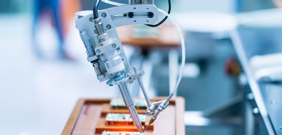 KUK biedt klantspecifieke gewikkelde producten en assemblages aan voor de meest uiteenlopende klantensegmenten in de industriële sector. Het assortiment strekt zich uit van spoelen in de aandrijftechniek tot elektronische assemblages voor de gebouwautomatisering. Van productidee tot grootschalige productie, KUK is beschikbaar als partner voor de industrialisatie van producten, wereldwijde sourcing en productie.