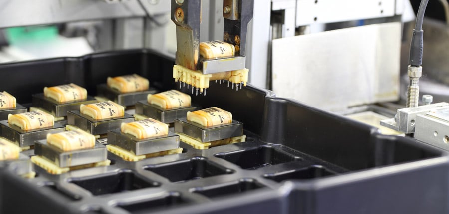 Schakelende voedingen en converters zijn een onmisbare energiebron voor elektrische apparaten. Sinds vele jaren staat de KUK Group aan de spits met de ontwikkeling van know-how en in het bijzonder met het ontwerp van ferriettransformatoren en ferrietspoelen als een geassocieerde belangrijke component.