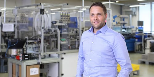Vanaf de coilfabricage tot en met de levering van een complete assemblage biedt KUK een hoge mate van in-house prestaties. Dit geldt in het bijzonder voor de eigen automatiseringsafdeling, die zorgt voor automatisering op maat in het hele productieproces.