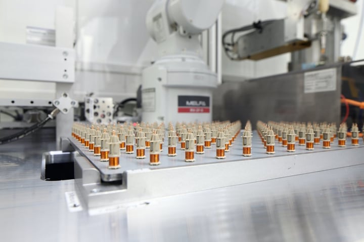 Vanaf de fabricatie van spoelen tot de levering van een volledige assemblage, biedt KUK een hoge mate van in-house prestaties. Dit geldt in het bijzonder voor de eigen automatiseringsafdeling, die zorgt voor automatisering op maat tijdens het gehele productieproces.